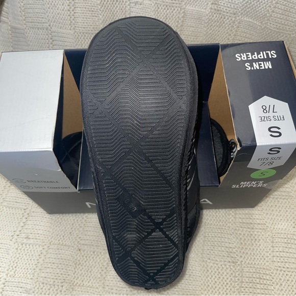 NAUTICA Men’s Black Nylon Slippers - Picture 5 of 6